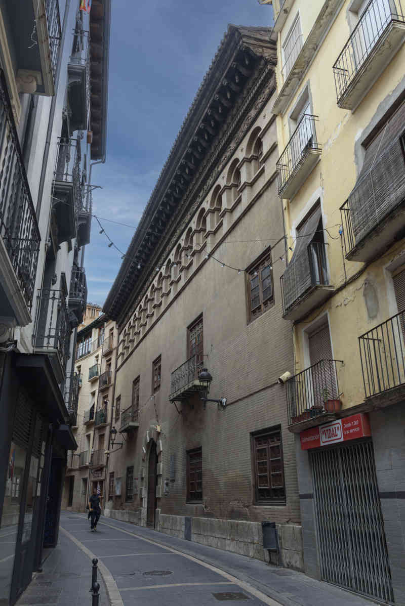 Huesca - Barbastro 41 - palacio Argensola.jpg